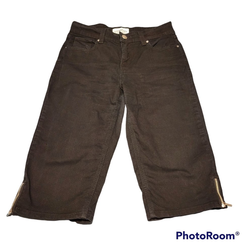 Levi black capri's, size 10.